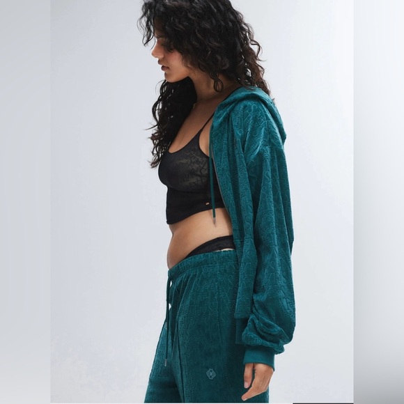 Savage X Fenty SIGNATURE SCRIPT VELOUR PINTUCK
PANT - Picture 4 of 10